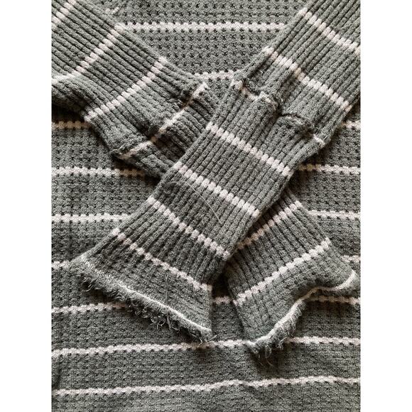 Free People Sunset Park Long Sleeved Thermal/Distressed Hem Sweater Size Large - Picture 2 of 9